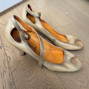 jeffrey campbell kitten heel peep toe size 10